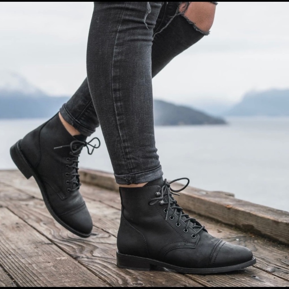 Thursday Boots Women Captain Size 5